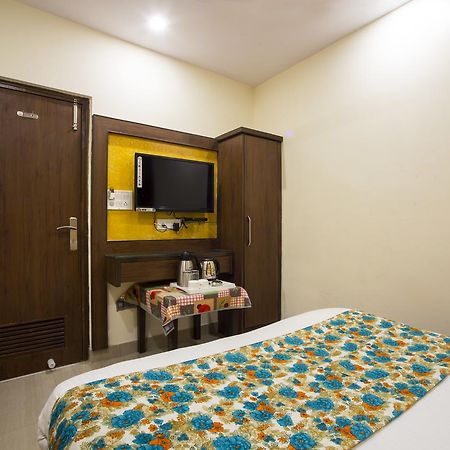 Optimum Oxford International Hotel New Delhi Exterior photo