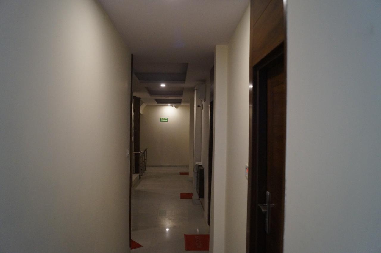 Optimum Oxford International Hotel New Delhi Exterior photo