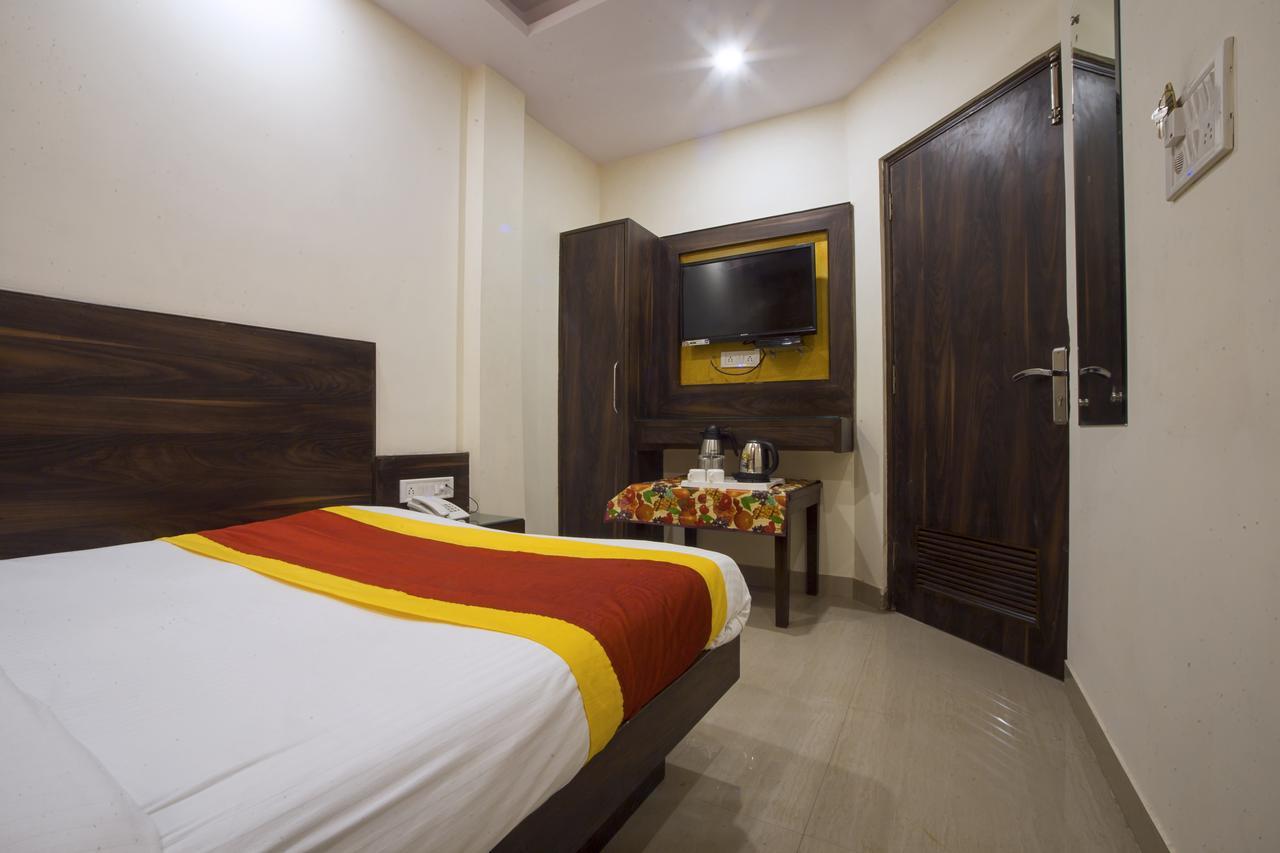 Optimum Oxford International Hotel New Delhi Exterior photo