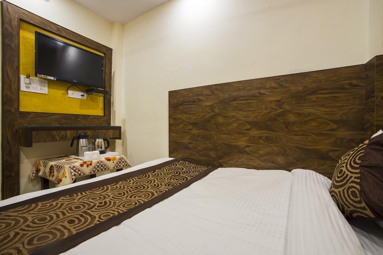 Optimum Oxford International Hotel New Delhi Exterior photo