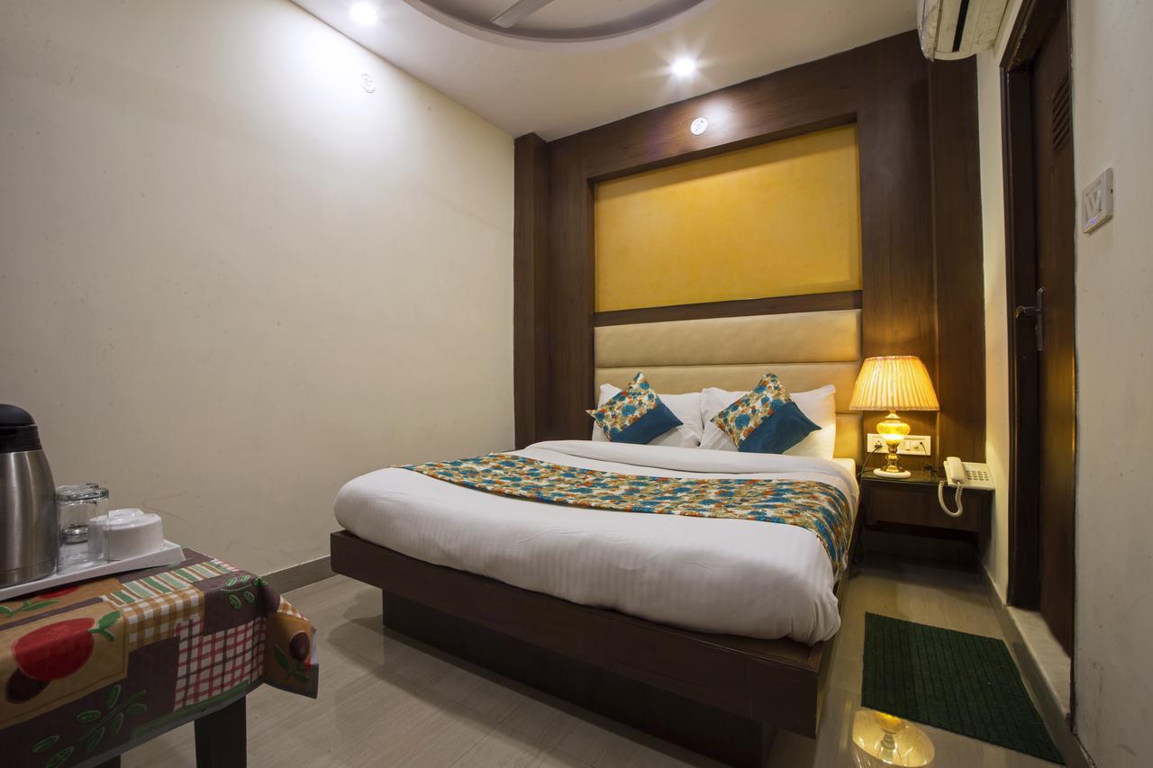 Optimum Oxford International Hotel New Delhi Exterior photo