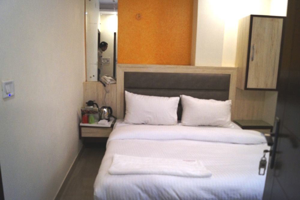 Optimum Oxford International Hotel New Delhi Exterior photo