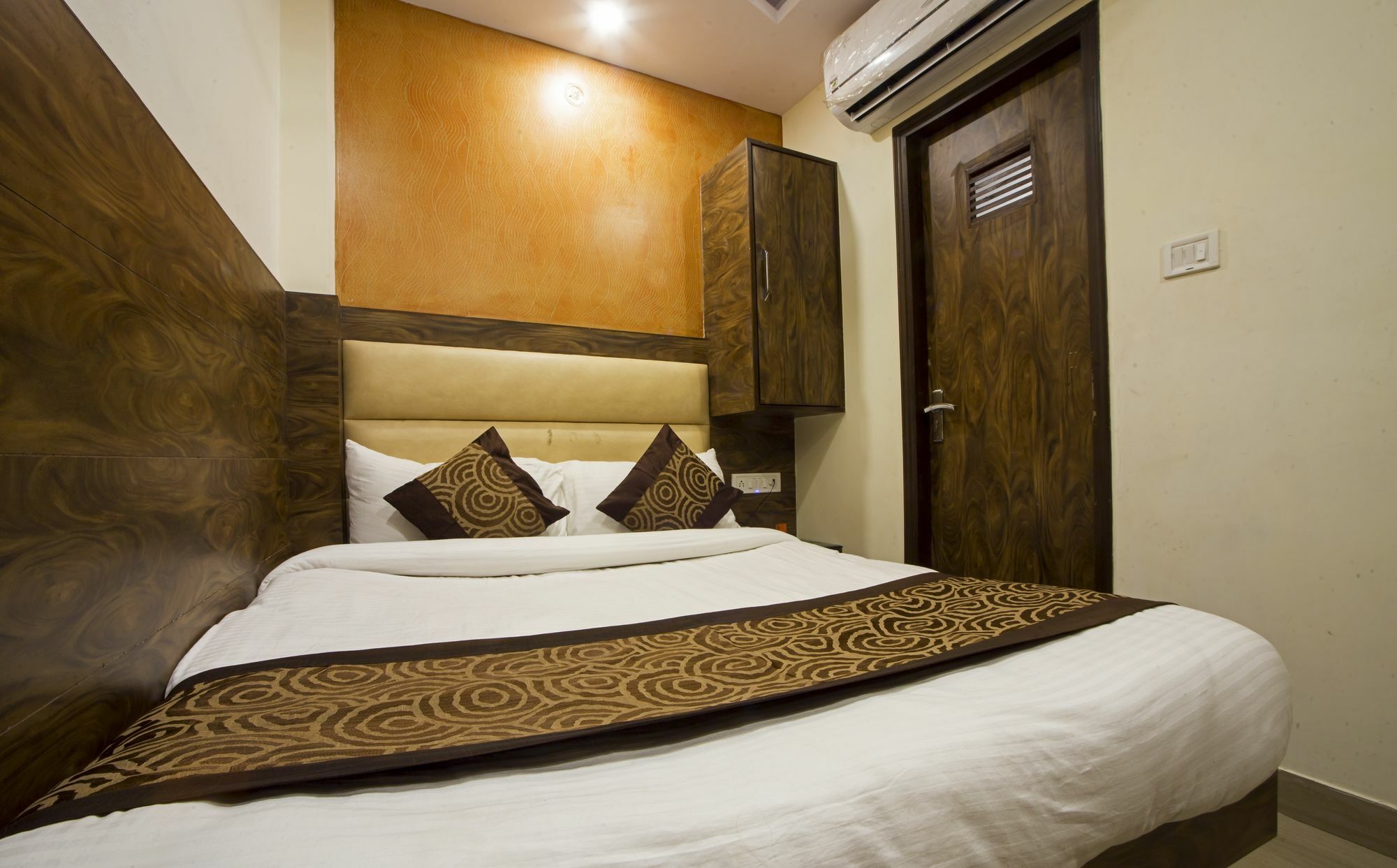 Optimum Oxford International Hotel New Delhi Exterior photo