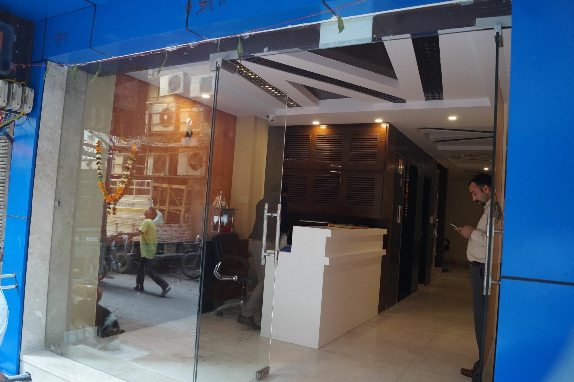 Optimum Oxford International Hotel New Delhi Exterior photo